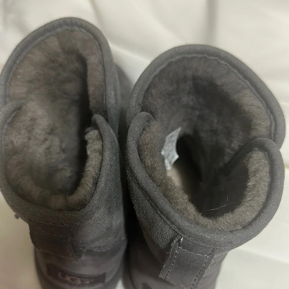 UGG Gray Winter Boots Slip-On Suede Comfort - Picture 4 of 8